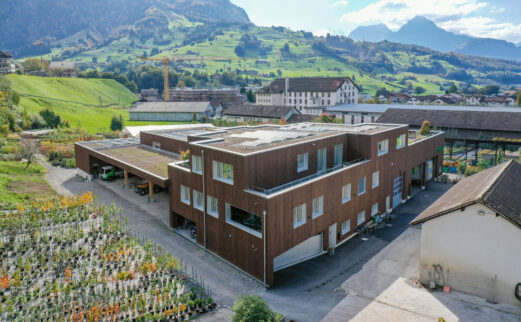 Kündig Baumschulen AG, Logistikgebäude mit Dachwohnung, Ibach