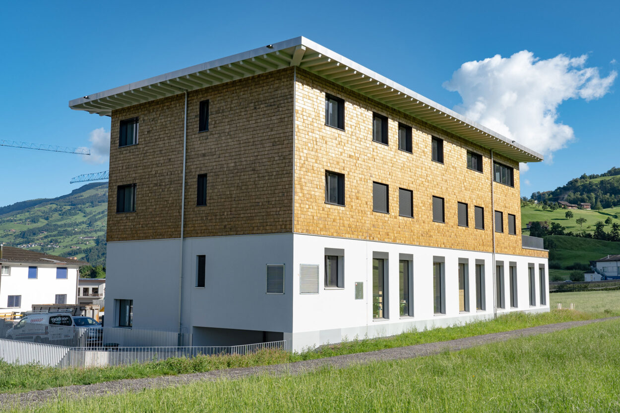 Wohn- und Geschäftshaus, Zeberg Storen AG, Seewen SZ, Industrie- und Gewerbebau