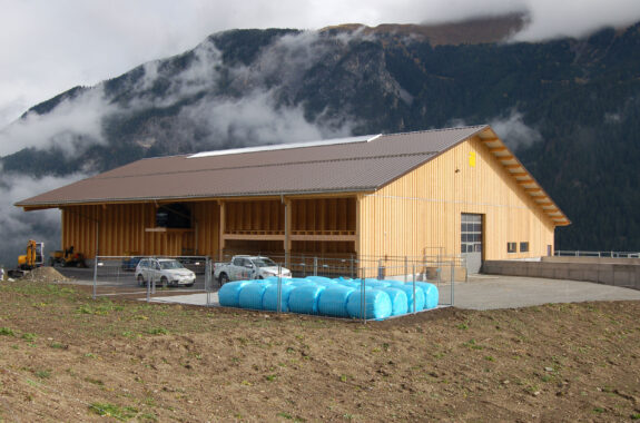 Laufstall mit Futterlagerung, Salouf GR