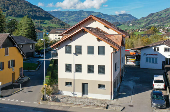 Mehrfamilienhaus, Um- und Anbau, Ibach SZ, Umbau Mehrfamilienhaus, Um- und Anbau, Ibach SZ