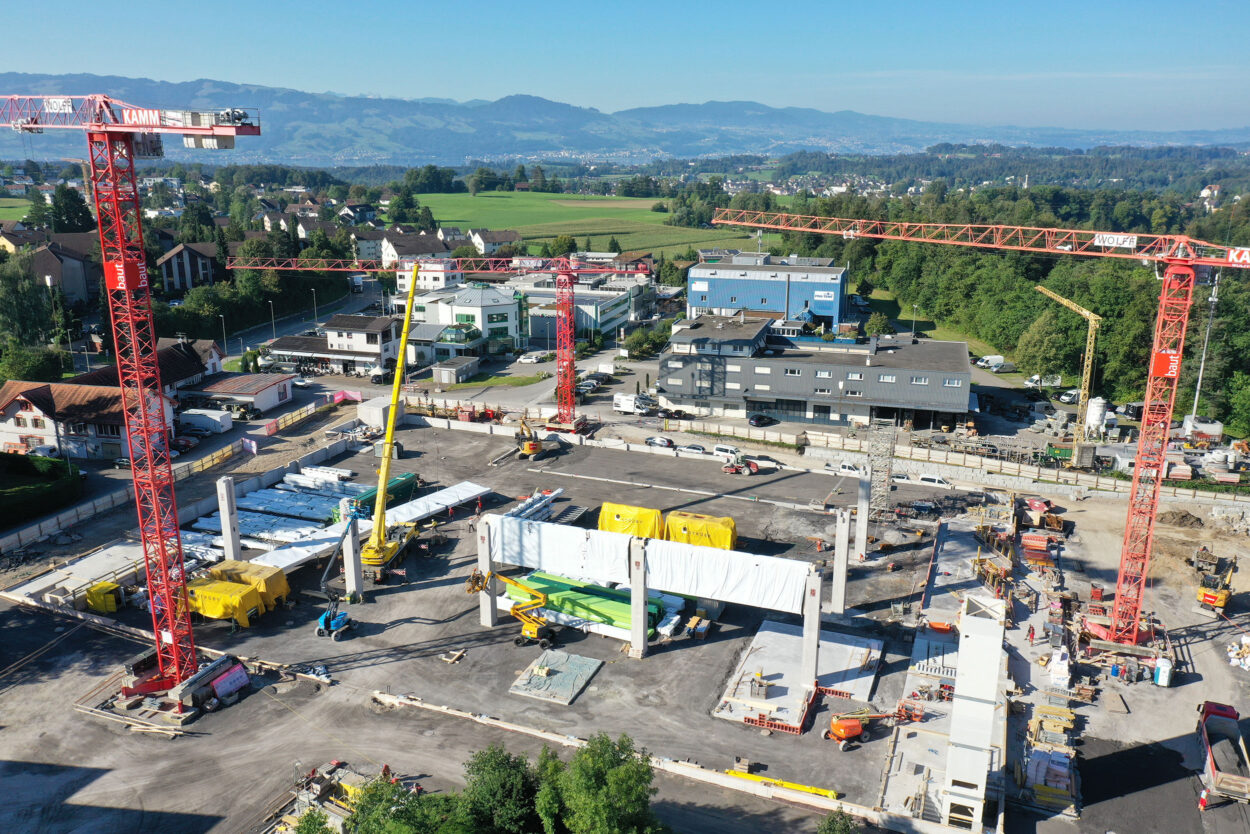 Produktionshalle und Büroräumlichkeiten, TROX HESCO Schweiz AG, Rüti ZH, Aufrichte, Industrie- und Gewerbebau