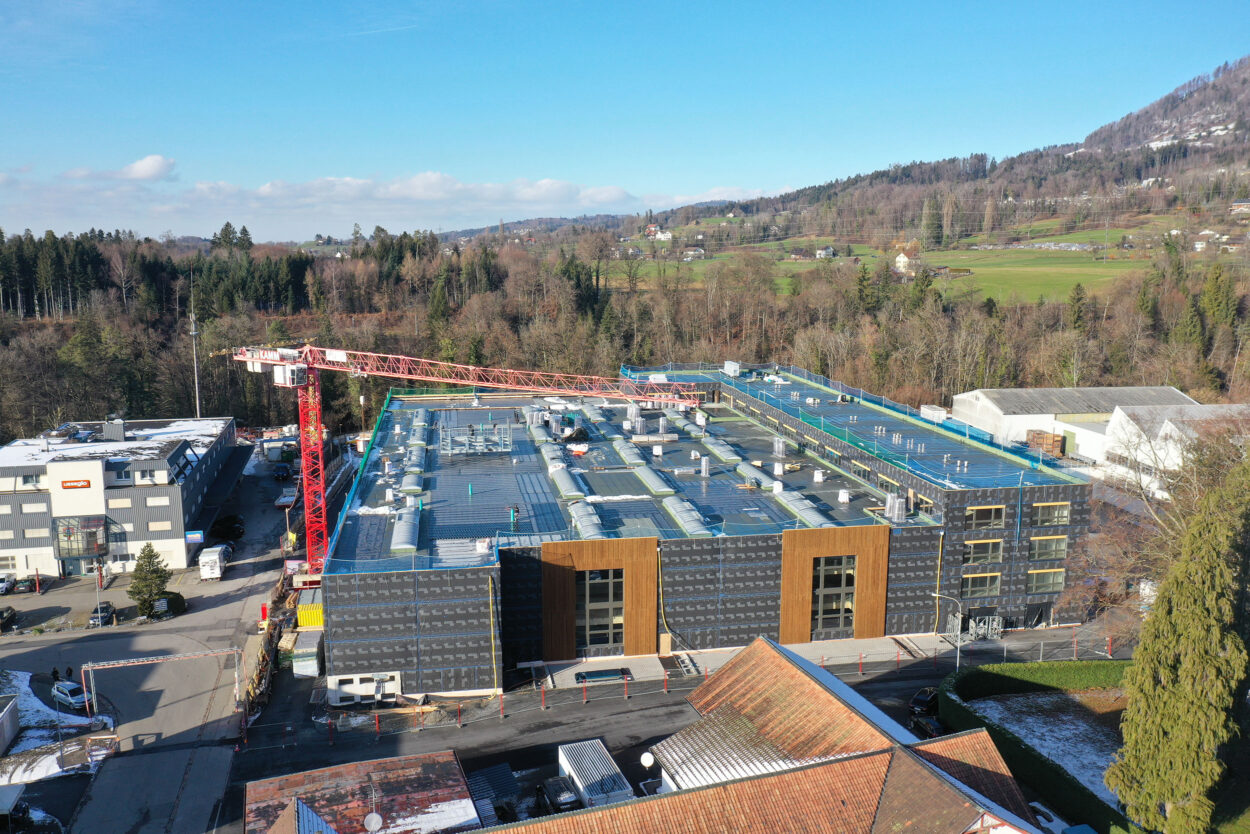 Produktionshalle mit Büroräumlichkeiten, TROX HESCO Schweiz AG, Rüti ZH Industrie- und Gewerbebau