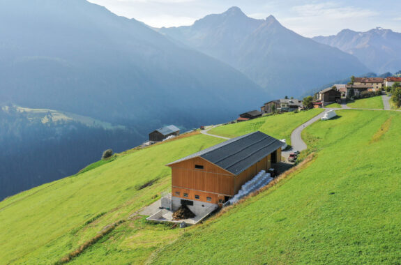 Milchviehstall mit Futterlagerung, Tschlin GR