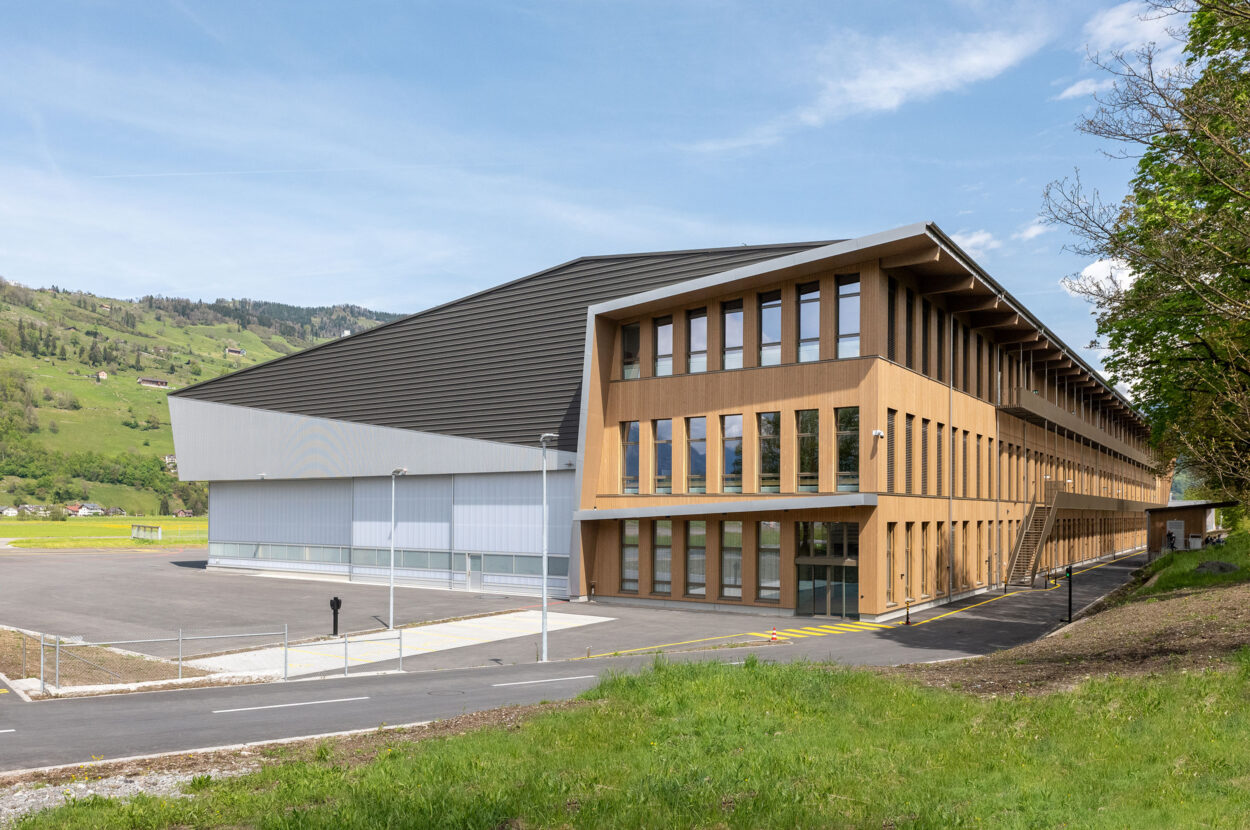 Gewerbegebäude, Pilatus Flugzeugwerke AG, Buochs NW, Industrie- und Gewerbebau