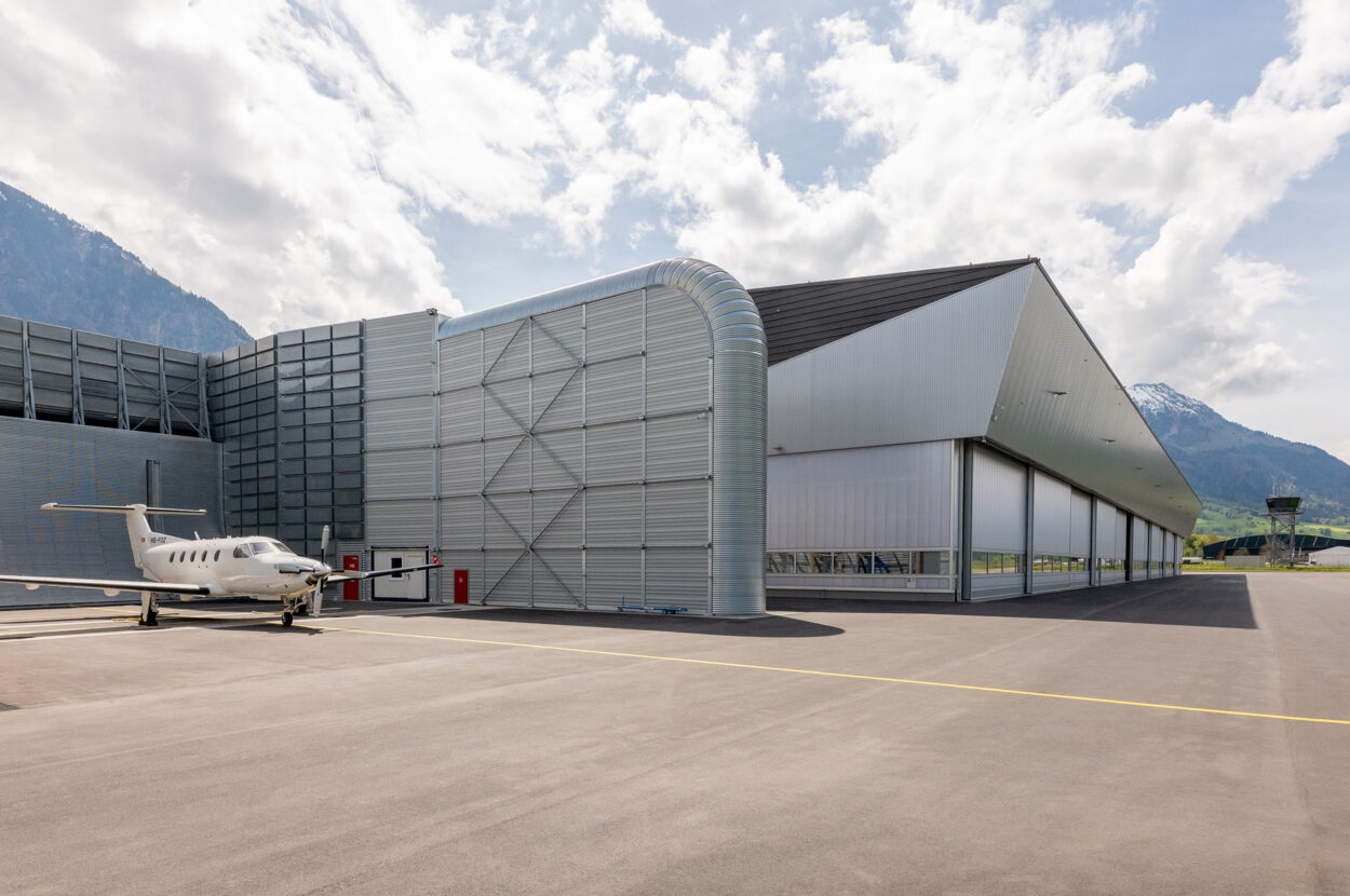 Gewerbegebäude, Pilatus Flugzeugwerke AG, Buochs NW