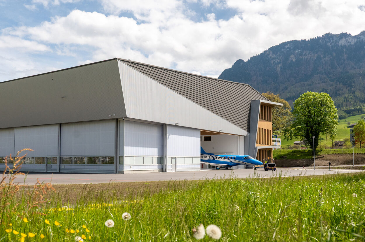 Gewerbegebäude, Pilatus Flugzeugwerke AG, Buochs NW