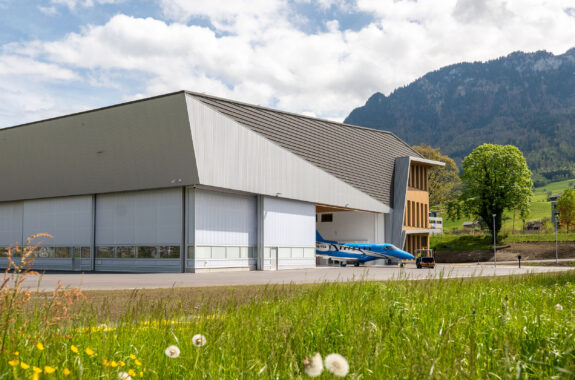 Gewerbegebäude, Pilatus Flugzeugwerke AG, Buochs NW