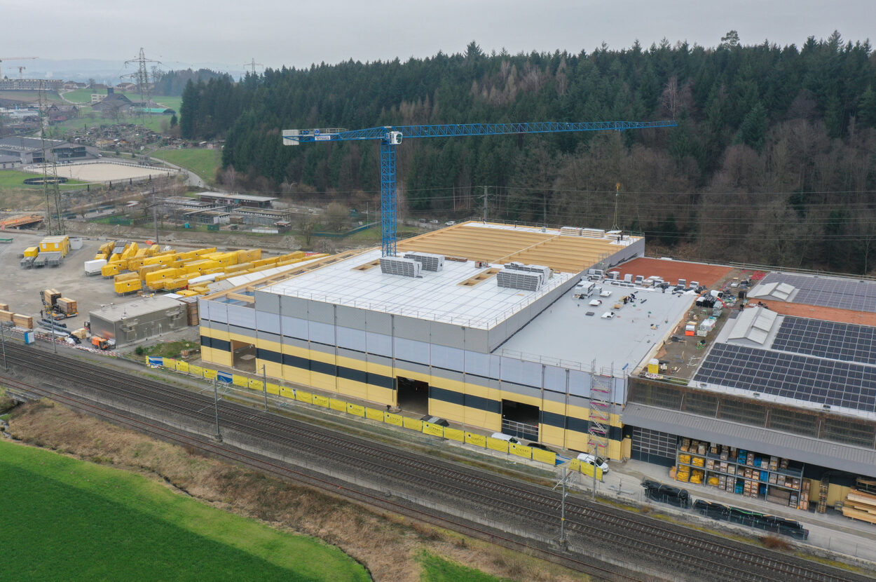 Produktionszentrum Erweiterung, Strüby Holzbau AG, Root LU, Aufgerichtet