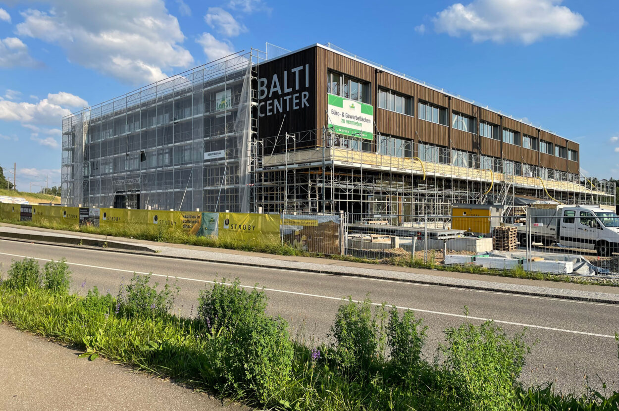 Geschäftshaus, Balti Center Bassersdorf, LANDI Züri Unterland, Aufrichte