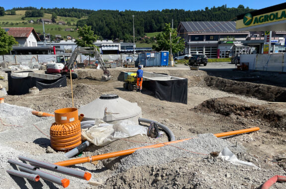 Portalwaschanlage, Schnellladestation und PV-Anlage, LANDI Aare, Genossenschaft, Konolfingen BE