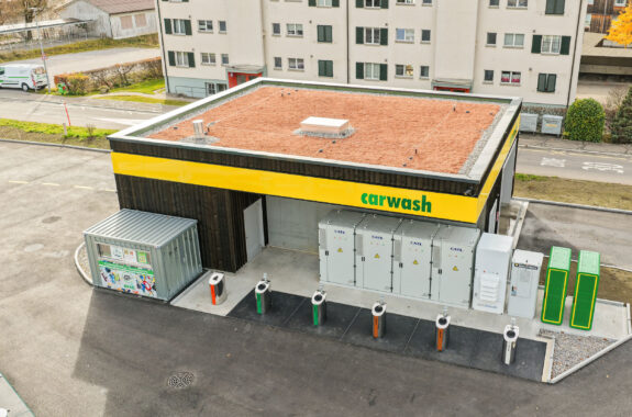 Portalwaschanlage, Schnellladestation und PV-Anlage, LANDI Aare, Genossenschaft, Konolfingen BE