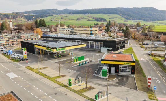 Portalwaschanlage, Schnellladestation und PV-Anlage, LANDI Aare, Genossenschaft, Konolfingen BE