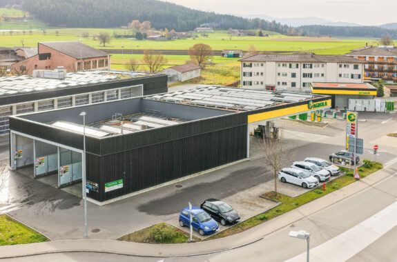 Portalwaschanlage, Schnellladestation und PV-Anlage, LANDI Aare, Genossenschaft, Konolfingen BE