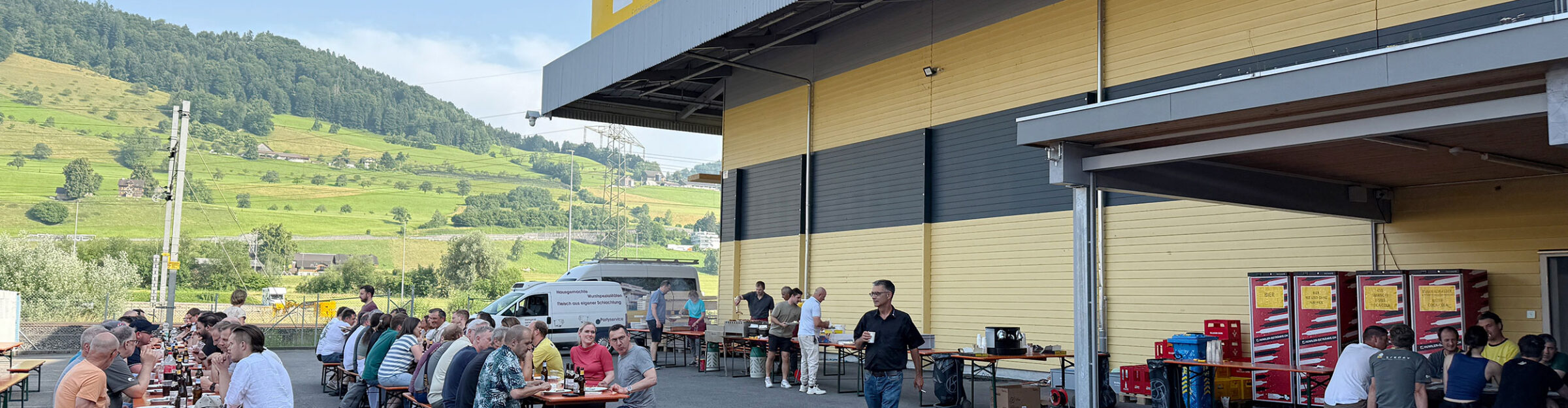 Mitarbeiter der Strüby Unternehmungen am alljährlichen Grillfest