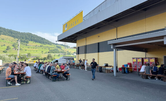 Mitarbeiter der Strüby Unternehmungen am alljährlichen Grillfest