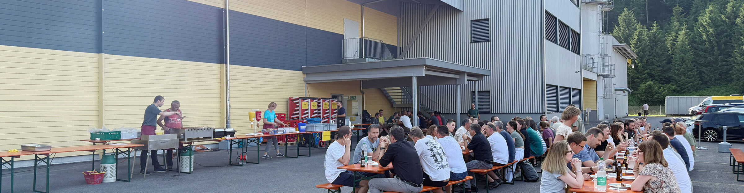 Mitarbeiter der Strüby Unternehmungen am alljährlichen Grillfest