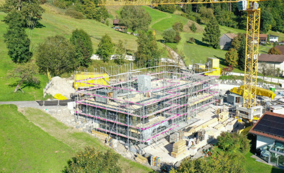 Mehrfamilienhäuser «wiitsicht», Rickenbach SZ, Aufrichten