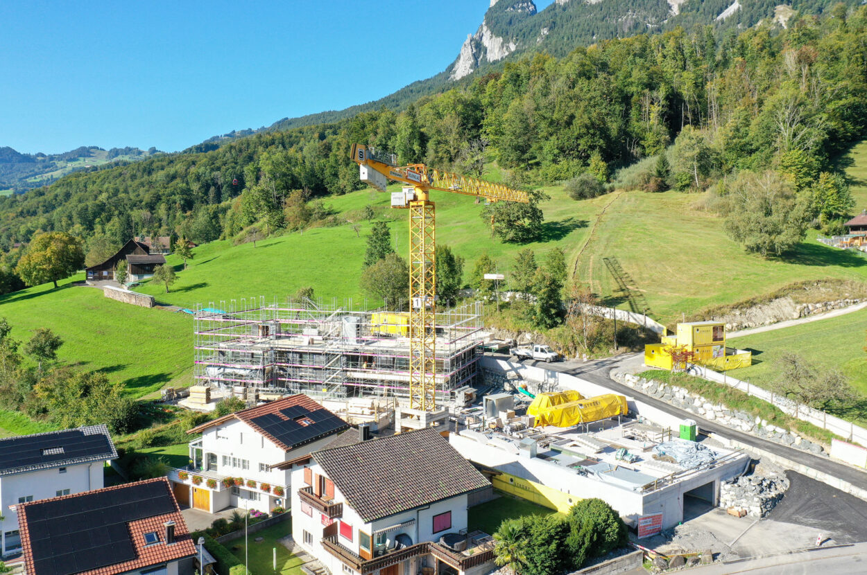 Mehrfamilienhäuser «wiitsicht», Rickenbach SZ, Aufrichten