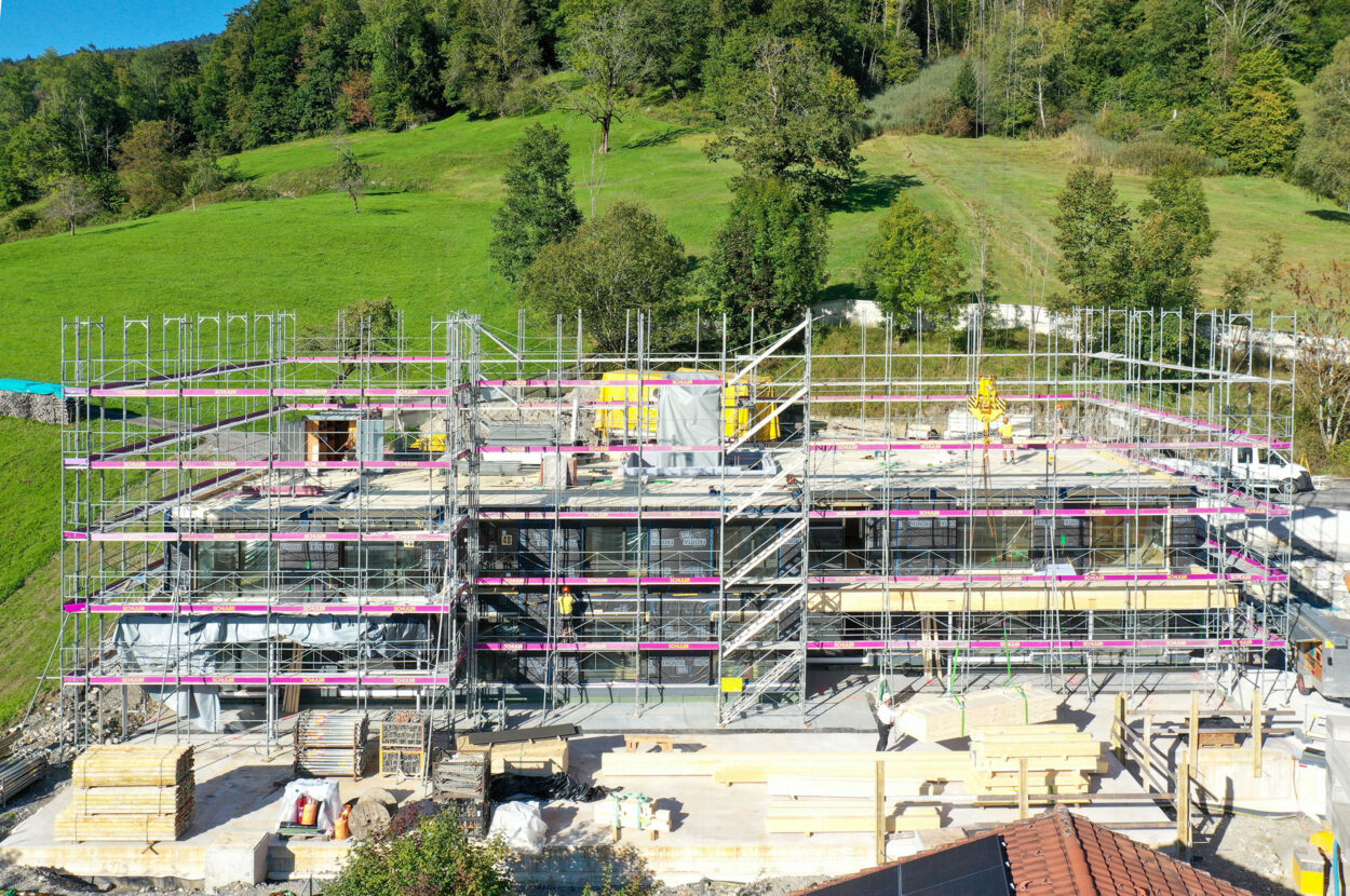 Mehrfamilienhäuser «wiitsicht», Rickenbach SZ, Aufrichten