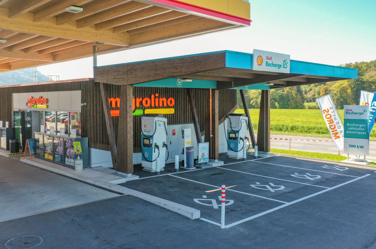 Tankstelle mit Shop, Artelia Suisse SA, Palézieux-Gare VD