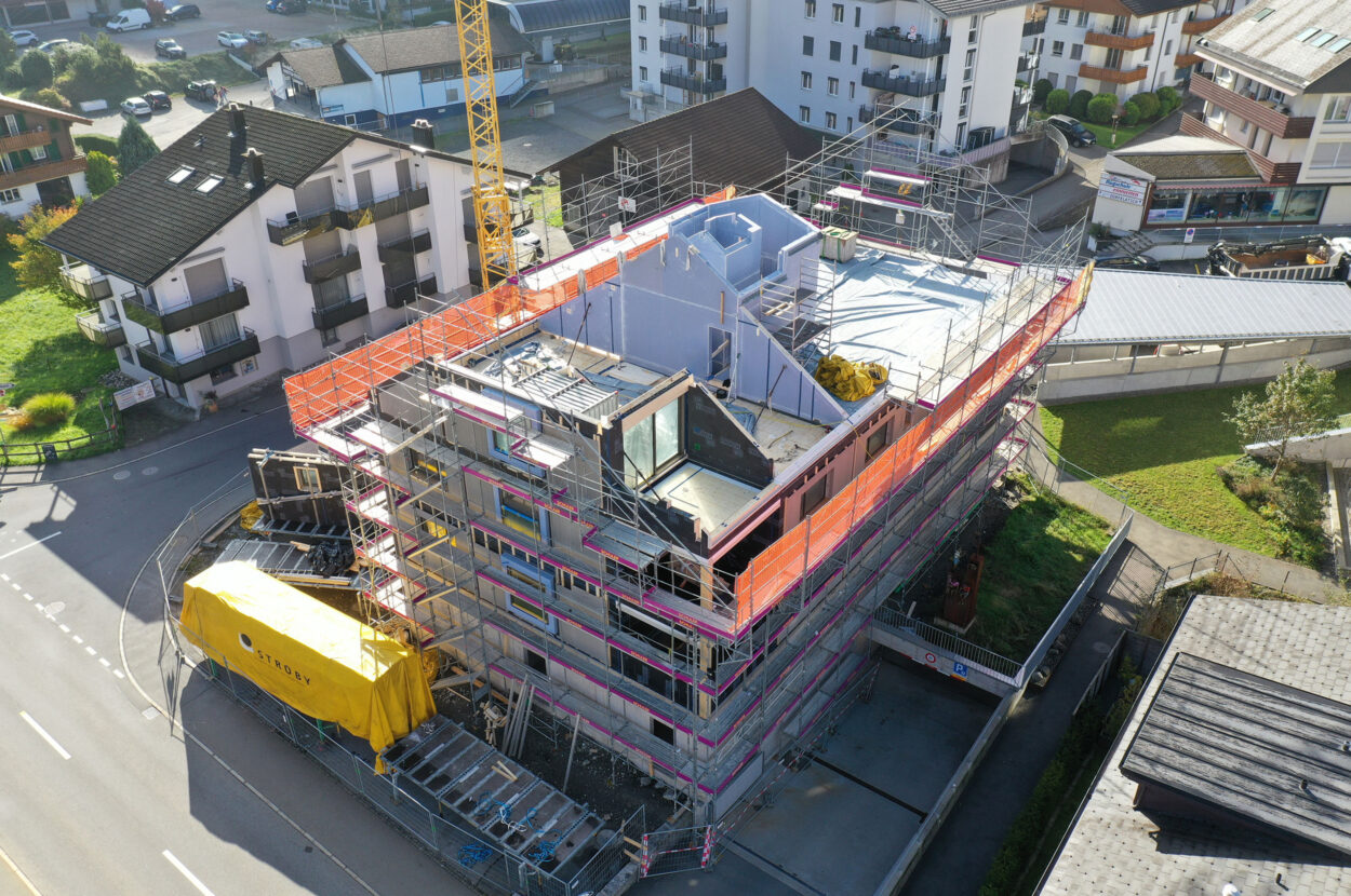 Mehrfamilienhaus Klewenstock, Emmetten NW Aufrichten