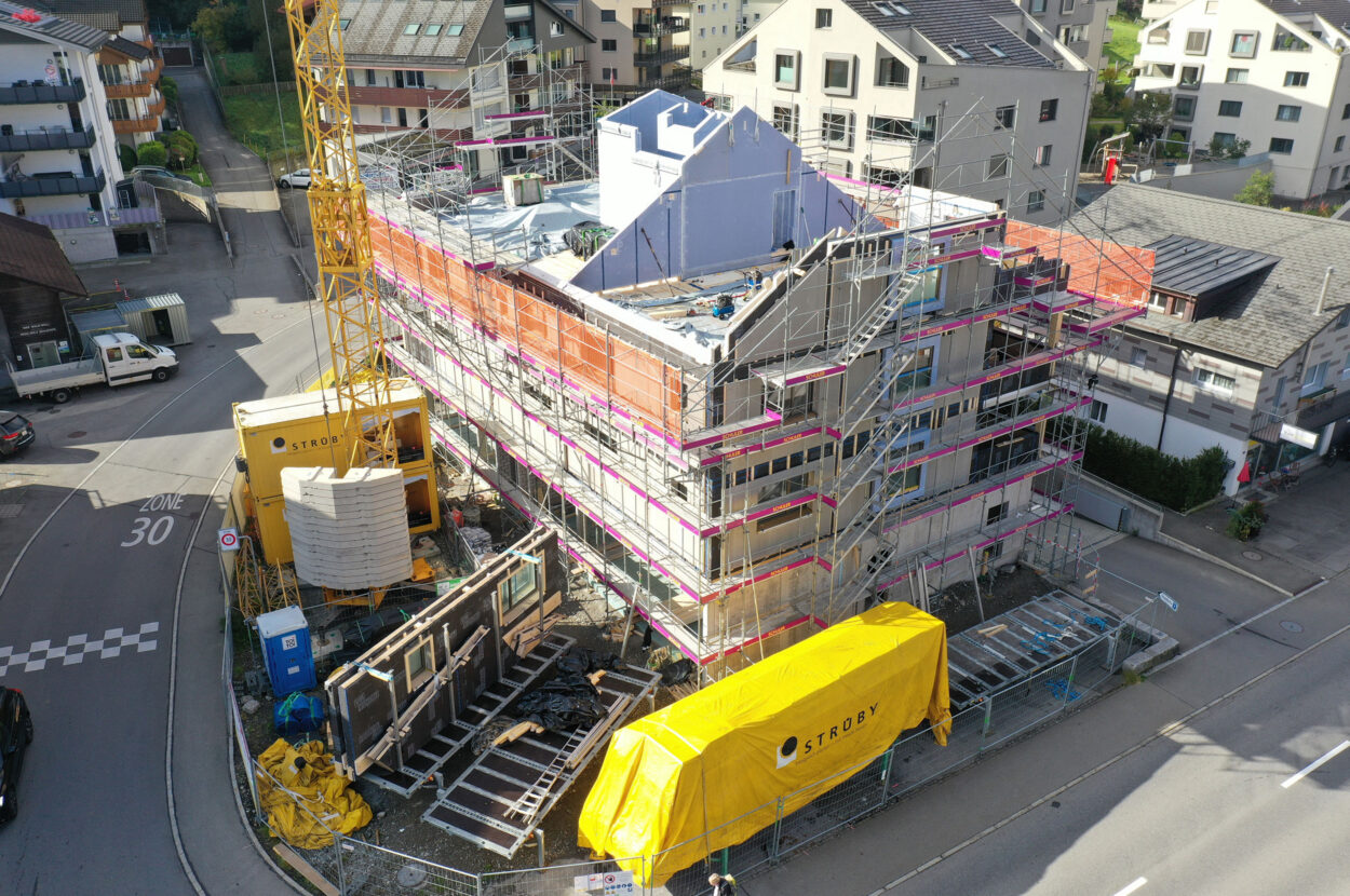 Mehrfamilienhaus Klewenstock, Emmetten NW Aufrichten