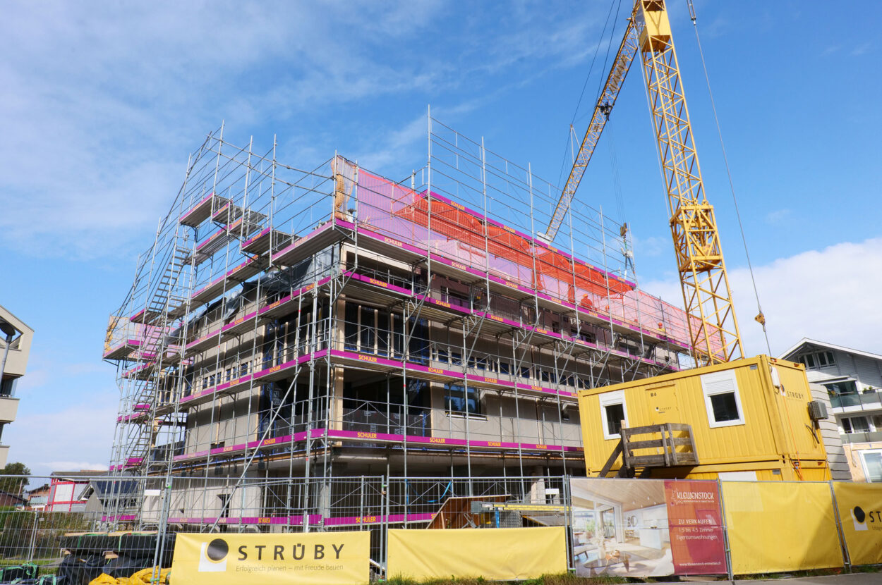 Mehrfamilienhaus Klewenstock, Emmetten NW Aufrichten