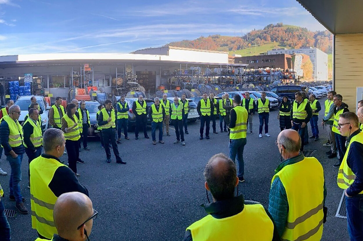 Strüby Unternehmeranlass FG Leimholz Führung im Produktionszentrum Root LU