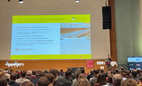 Beat Kenel mit Strüby am Holzbau-Forum in Innbruck