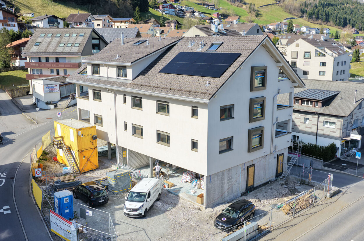 Mehrfamilienhaus «Klewenstock», Emmetten NW, Handwerkerzmittag