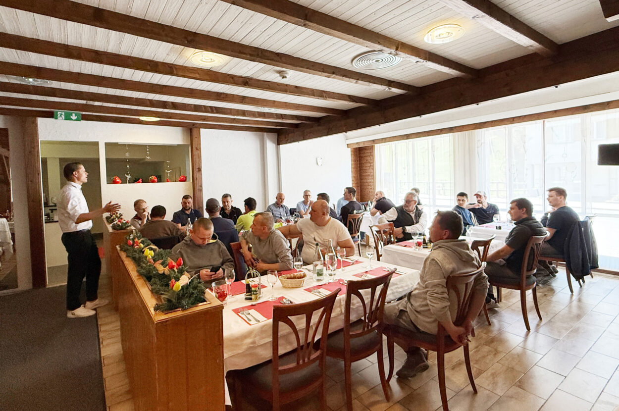 Mehrfamilienhaus «Klewenstock», Emmetten NW, Handwerkerzmittag