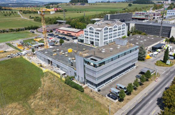 Gewerbegebäude, Aufstockung Werkhalle, Stuber Team AG, Rotkreuz ZG
