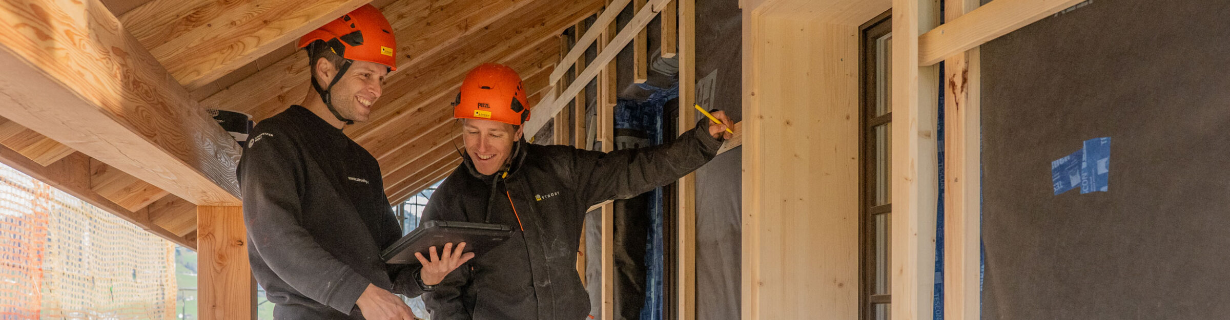 Strüby Unternehmungen Bauleiter auf Baustelle Holzbau
