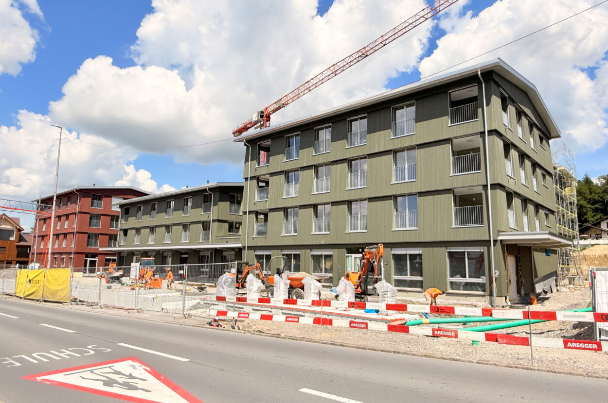 Mehrfamilienhäuser Schützenmattpark Inwil LU Aufrichtearbeiten und Umgebungsarbeiten