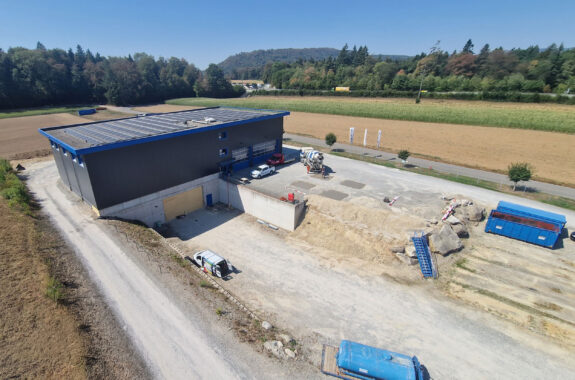 Gewerbegebäude, R. + M. Haller GmbH, Birrhard AG