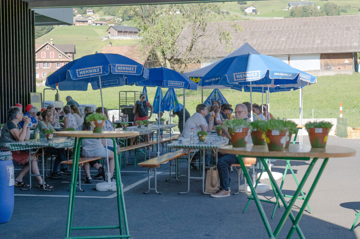 Strüby Feierabendtreff am fünfjährigen Jubiläum Geschäftszentrum Urmiberg GZU in Seewen SZ
