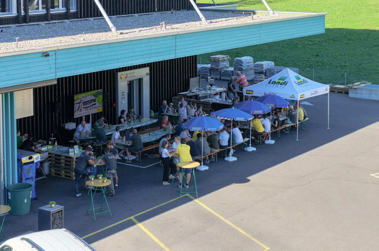 Strüby Feierabendtreff am fünfjährigen Jubiläum Geschäftszentrum Urmiberg GZU in Seewen SZ