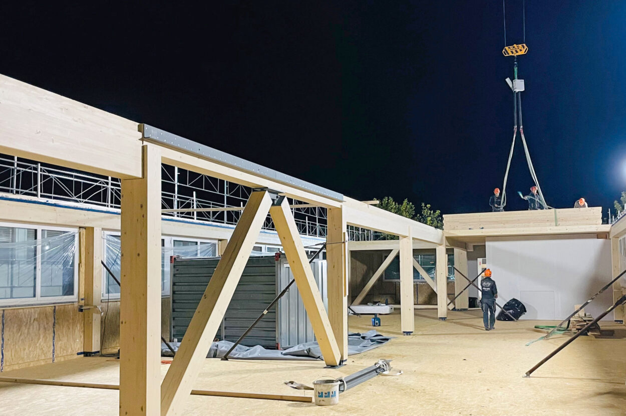Umbau und Aufrichte Immobilien AG Rotula, Glattbrugg ZH, Nachtarbeit Aufrichten